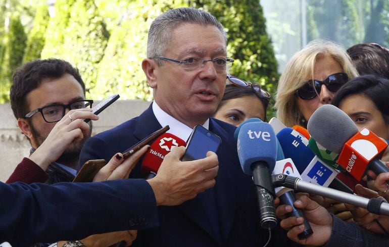 El expresidente de la Comunidad de Madrid, Alberto Ruiz-Gallardón, en declaraciones a los medios a su salida de la Audiencia Nacional