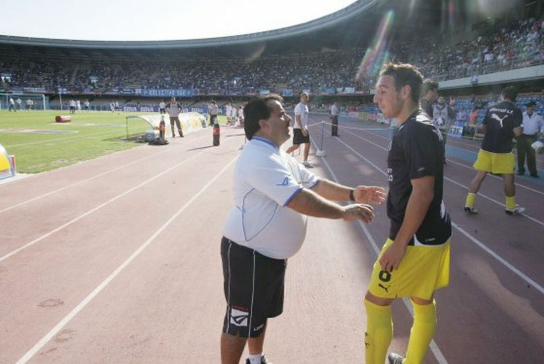 Pillino saludando a Santi Cazorla en Chapín 