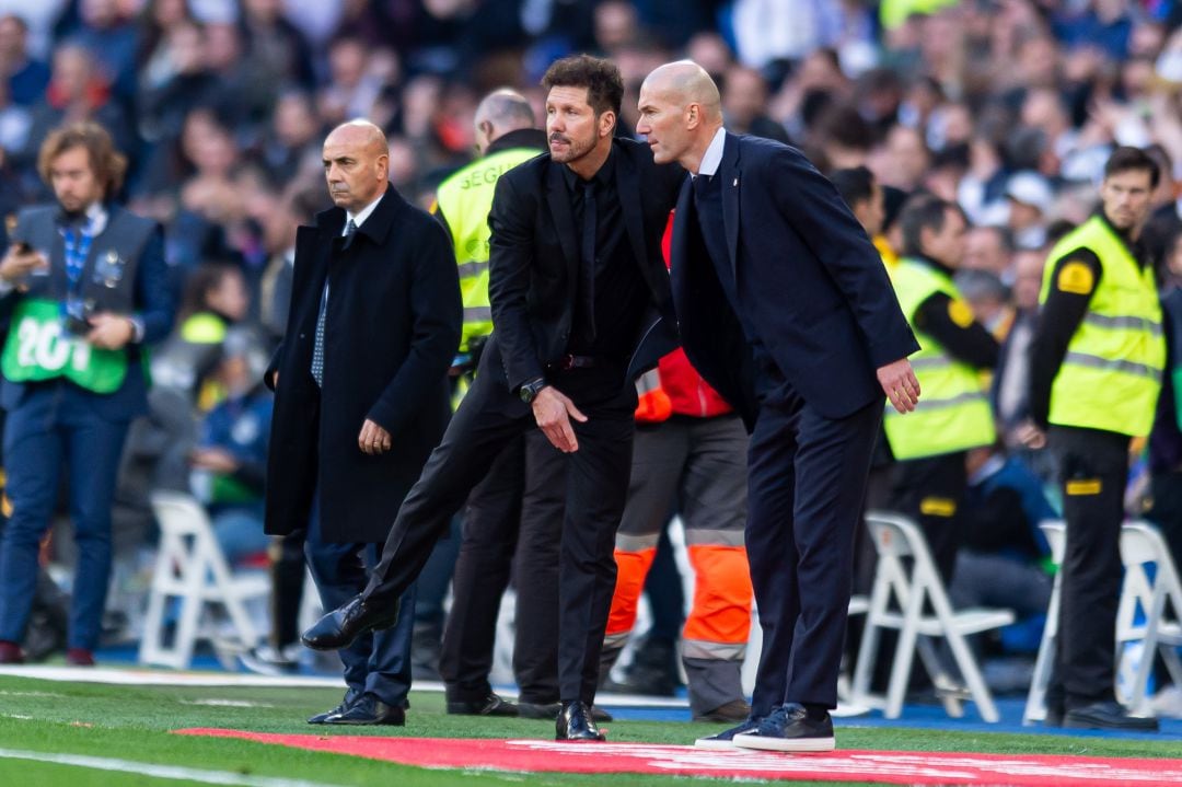 Simeone y Zidane, durante el derbi madrileño. 