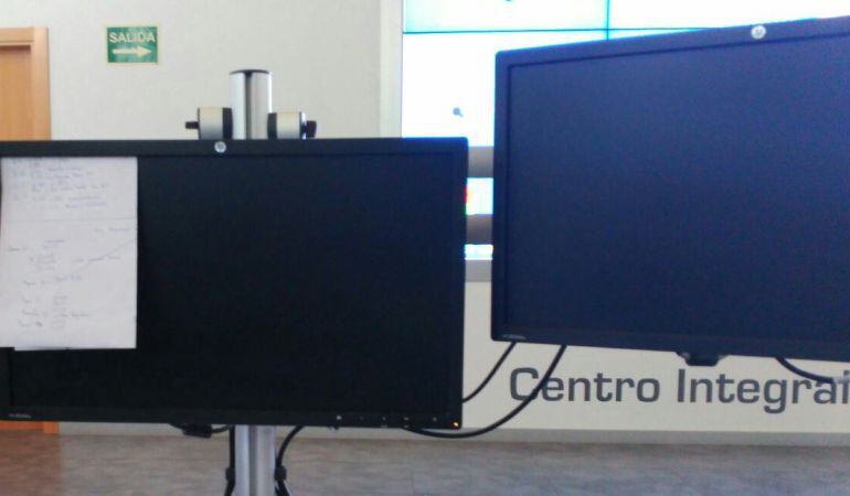 Imagen de los ordenadores apagados del centro integral de atención a las emergencias de la policía local este fin de semana