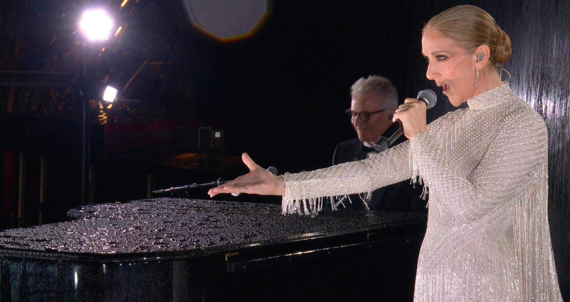 Céline Dion durante el cierre de la ceremonia de los JJOO.