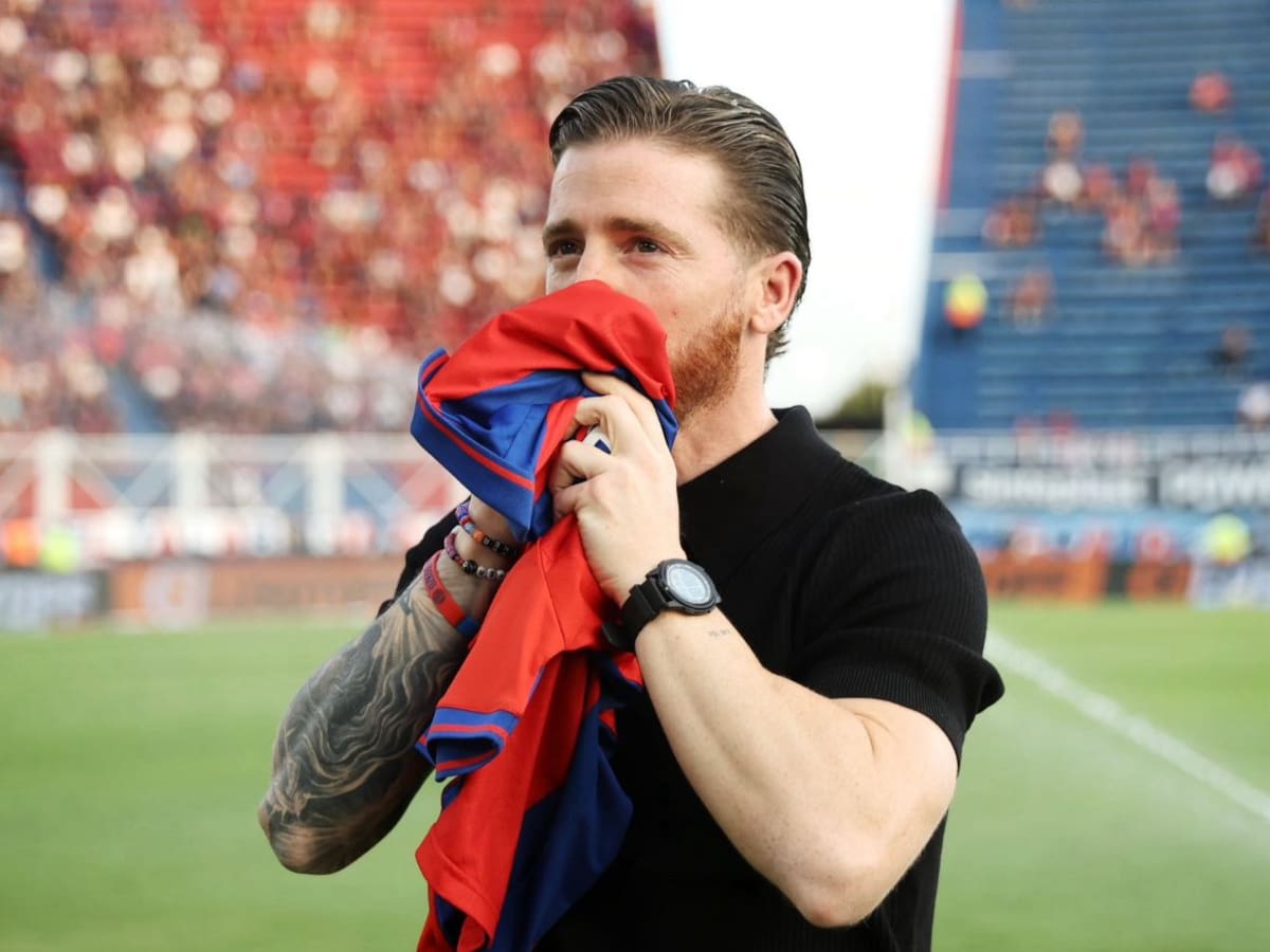 San Lorenzo homenajea a Iker Muniain en el Nuevo Gasómetro con una ovación cargada de emoción