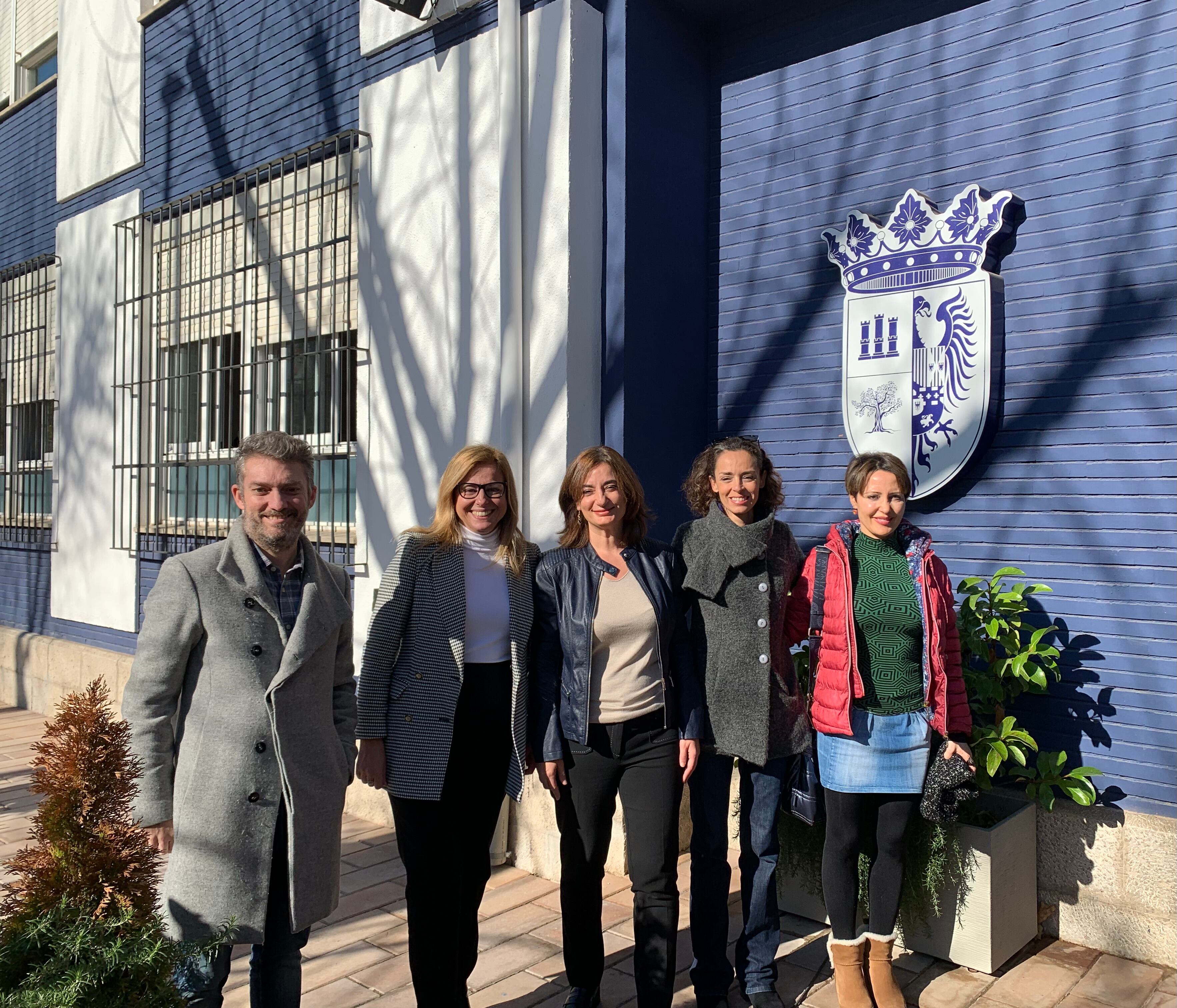 De izquierda a derecha, José Jiménez, responsable de Comunicación de la FCRJ; Pilar Abelenda, directora del instituto; la concejala de Juventud, Eva Funes; la directora artística del certamen, Carolina Cañada, y Carmen López, responsable del Aula de Cine.