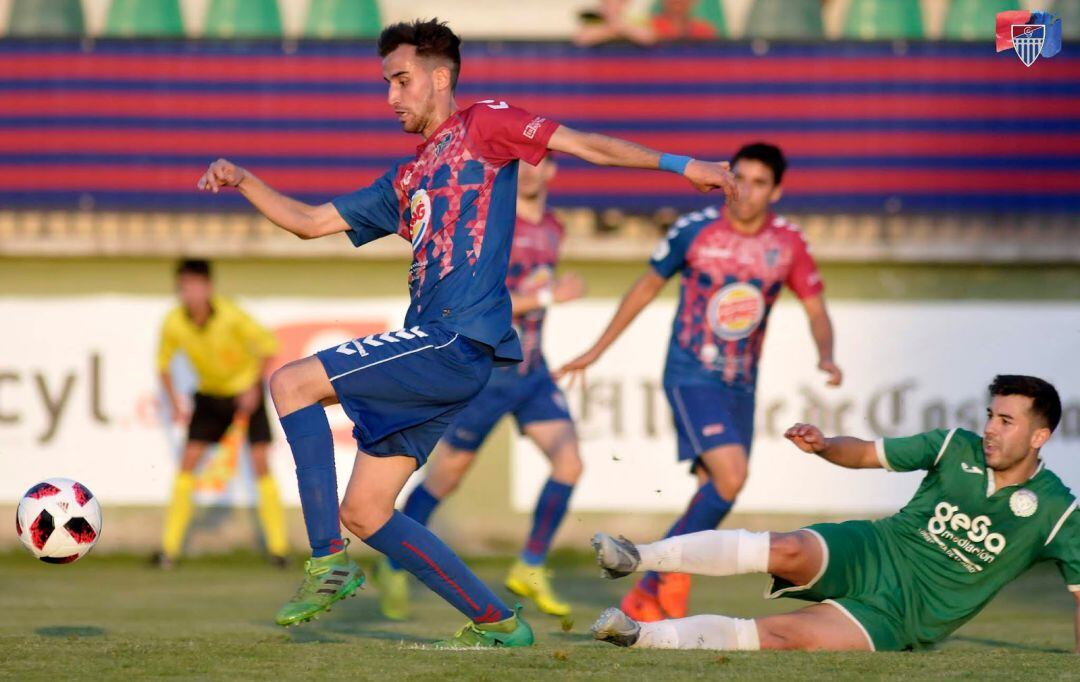 Juan de la Mata en su anterior etapa ginmástica en la eliminatoria de ascenso frente al Churra de Murcia