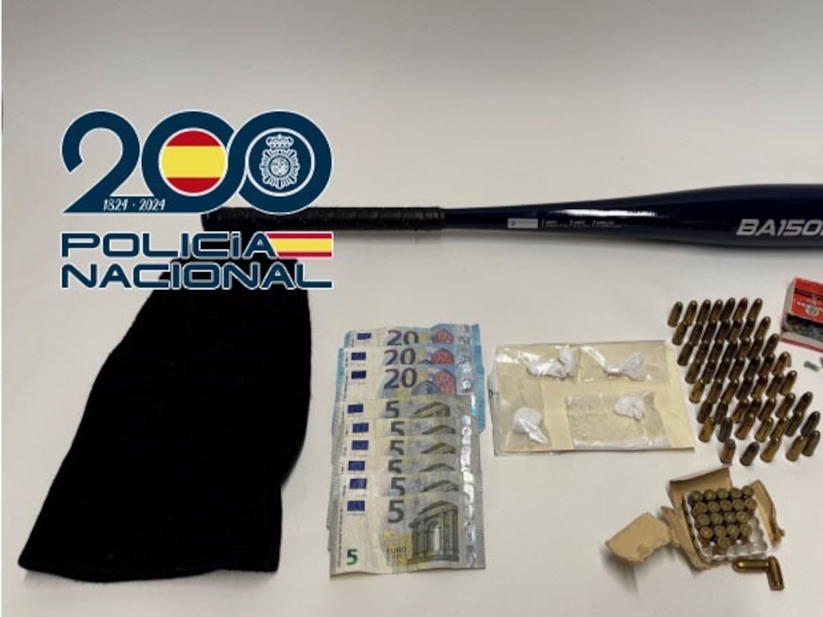 La Policía Nacional desmantela un punto negro de droga en el barrio del Crucero y detiene a tres personas