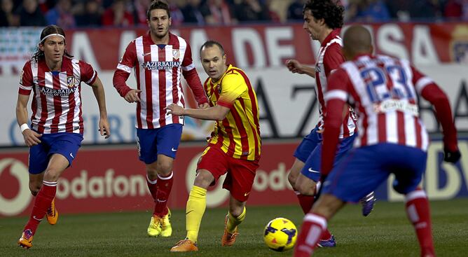 El jugador del Barcelona se tuvo que marchar lesionado del Calderón