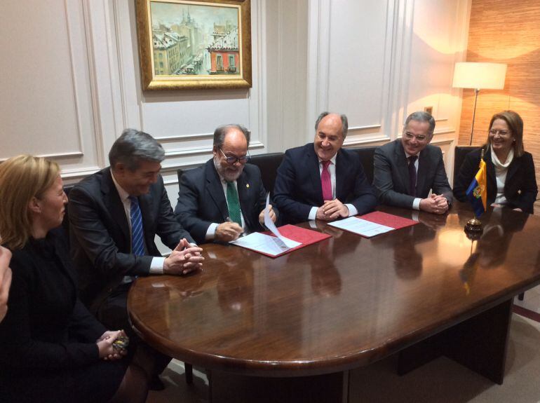 La firma del convenio se llevó a cabo en las últimas horas.
