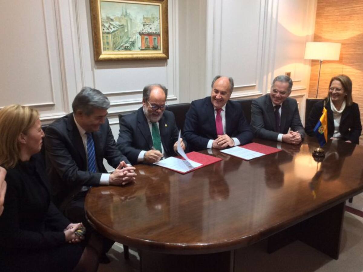 El Ayuntamiento de Algeciras renueva su convenio con las cofradías de la ciudad