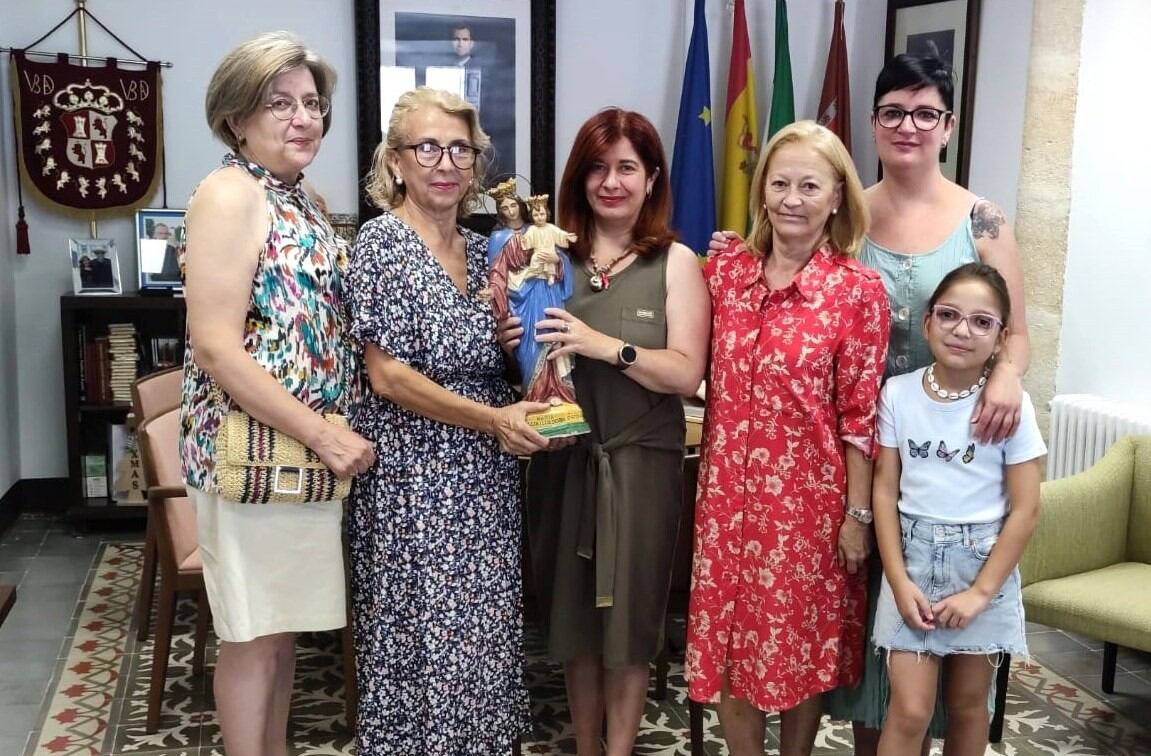 El Ayuntamiento de Úbeda entrega la imagen de María Auxiliadora