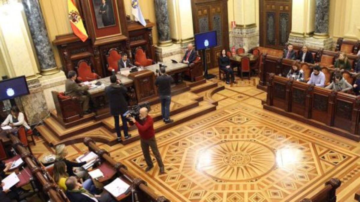 El pleno insta a Ferreiro a remitir al Consultivo el concurso de pisos sociales