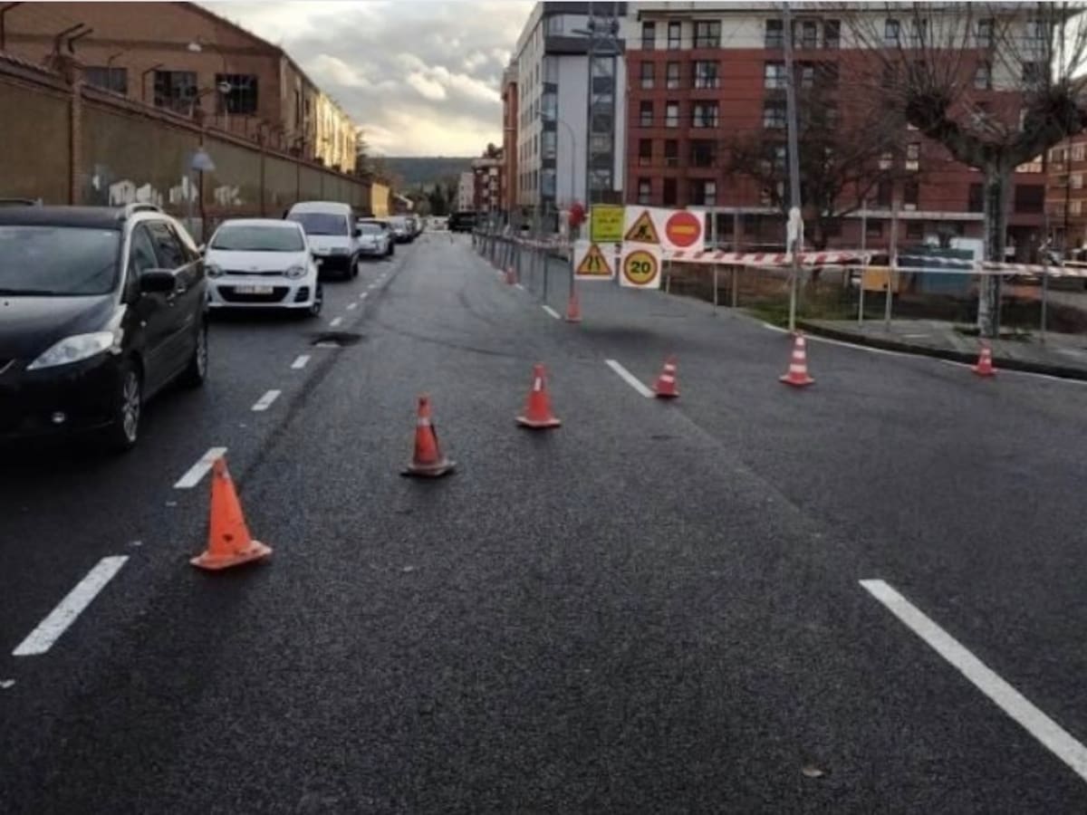 Corte de tráfico en la calle Labrador por movimiento de tierra