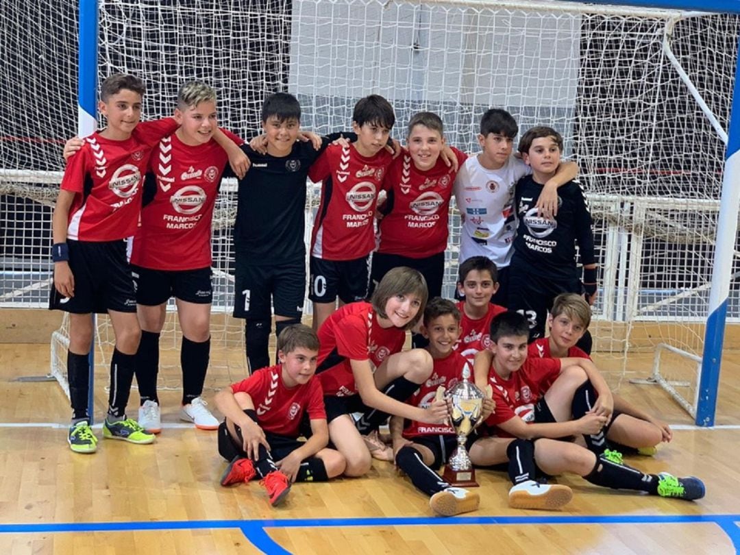 Los alevines del Nueva Elda F. S. celebraron el título de Copa