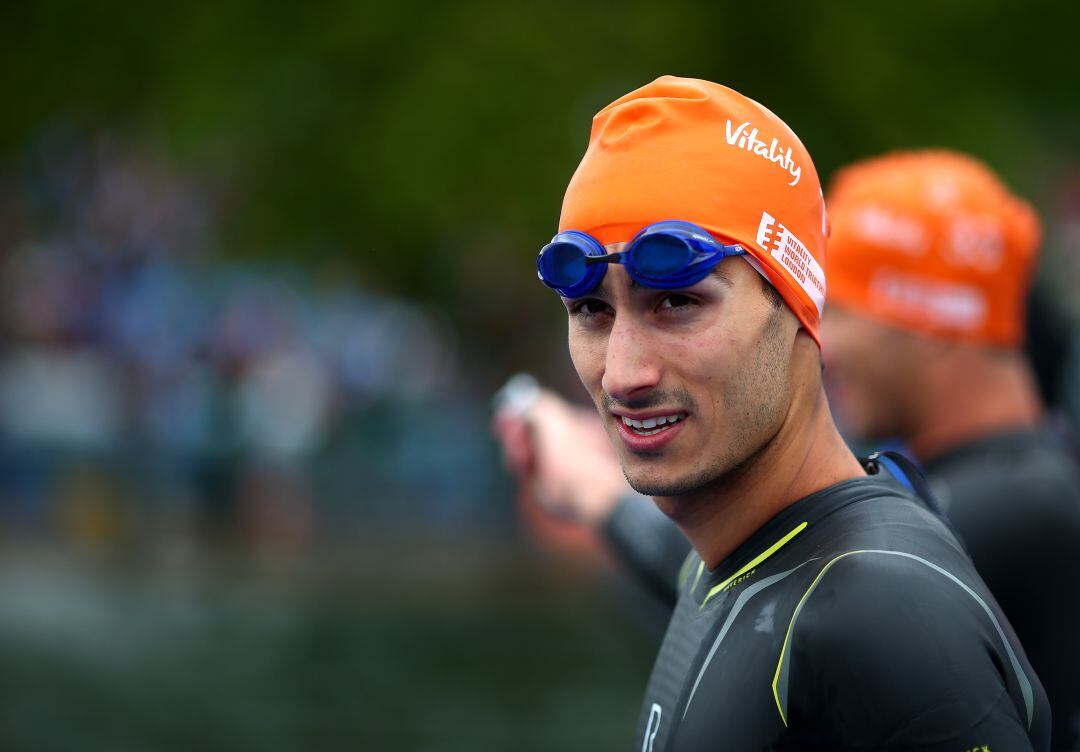 Mola, preparado para una prueba de natación