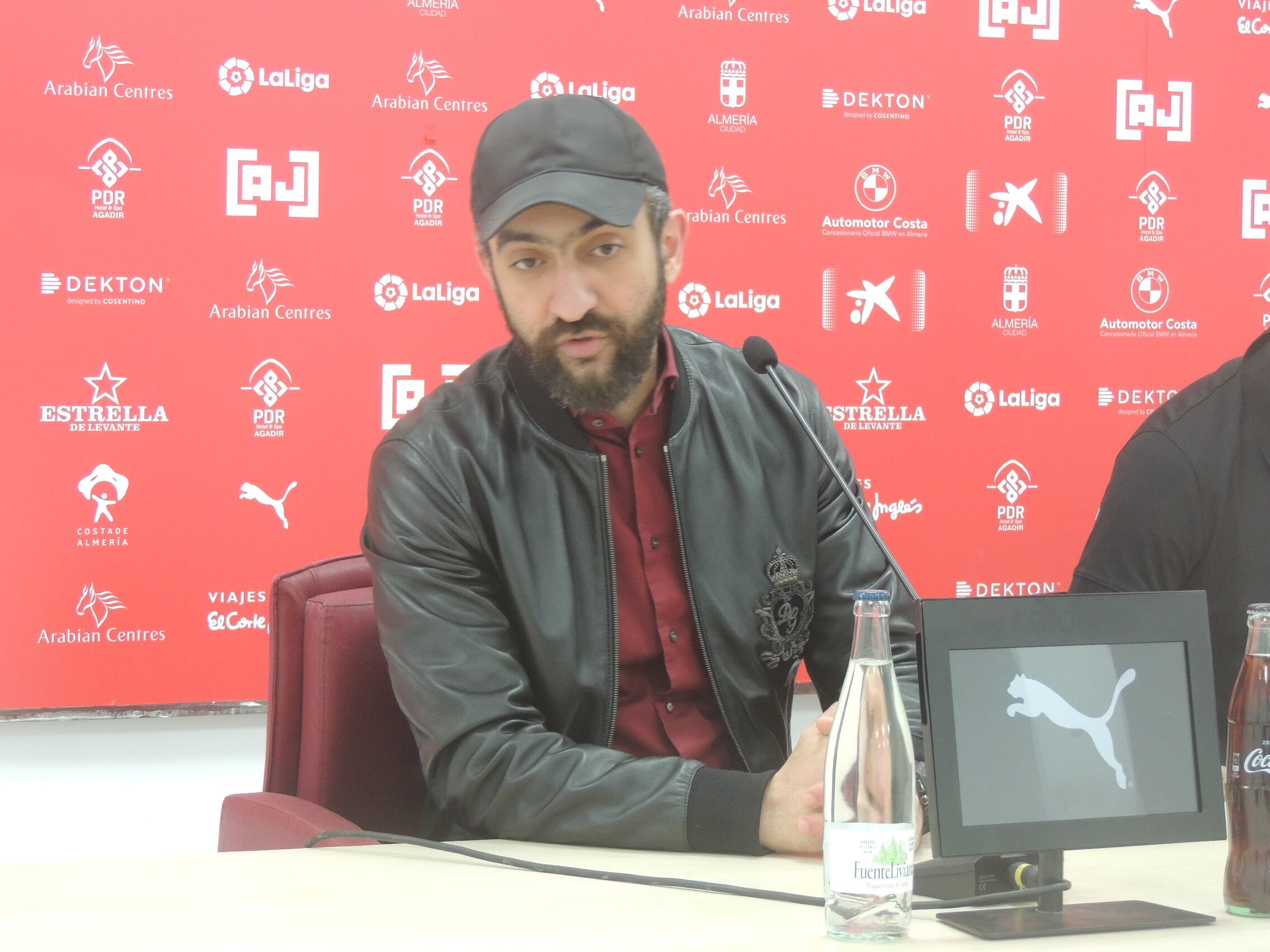 Mohamed El Assy en la sala de prensa del Estadio.