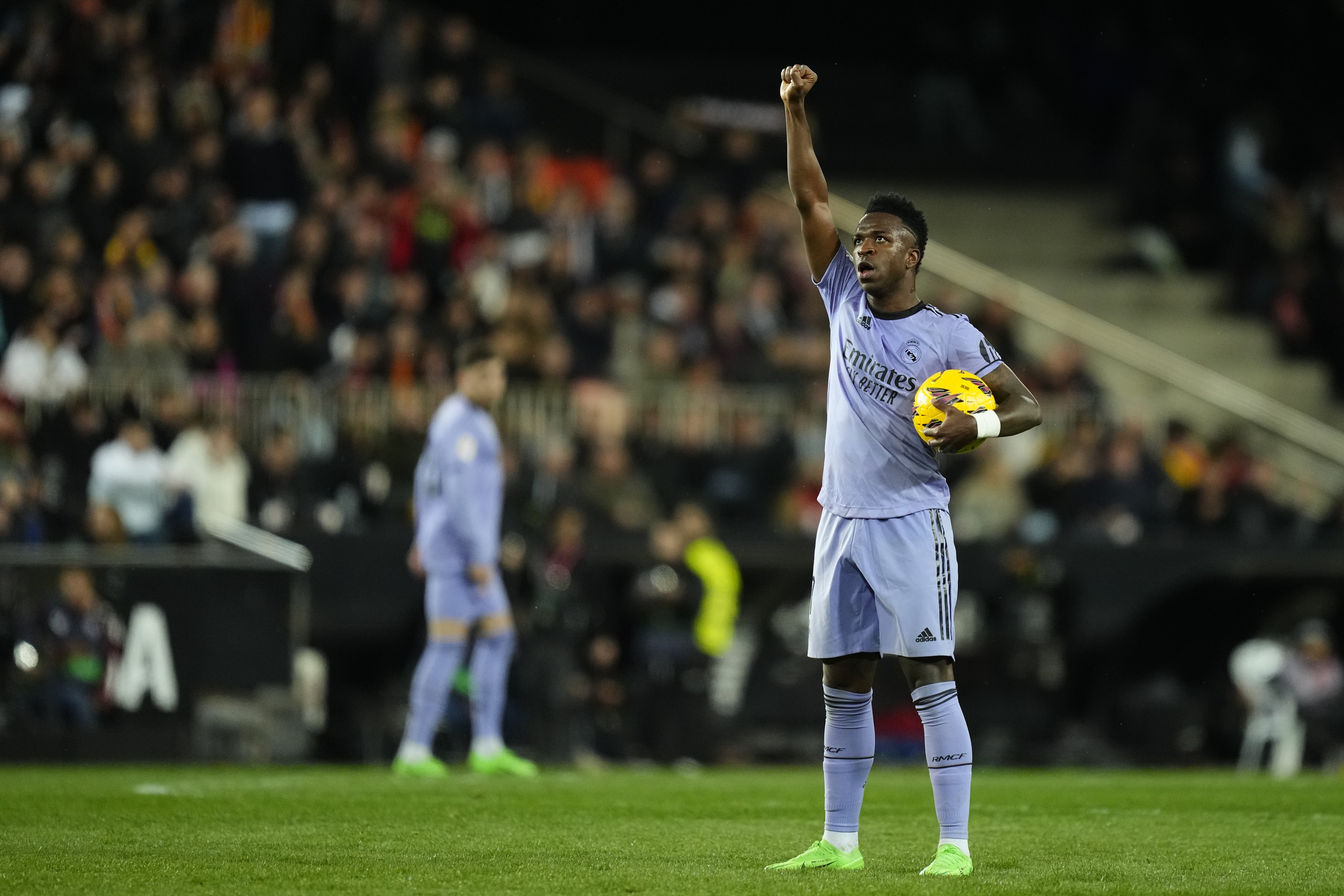 Vinicius celebra un gol en Mestalla.