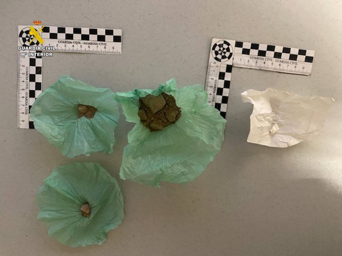 La Guardia Civil detiene en Monóvar a dos personas por tráfico de drogas en un camino senderista