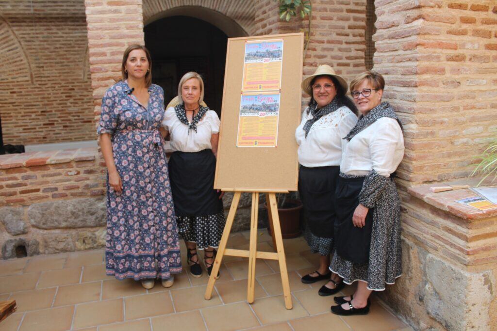 Inmaculada Toledano y socias de la Asociación Cultural Ntra. Sra de la Asunción de Castrejón de Trabancos