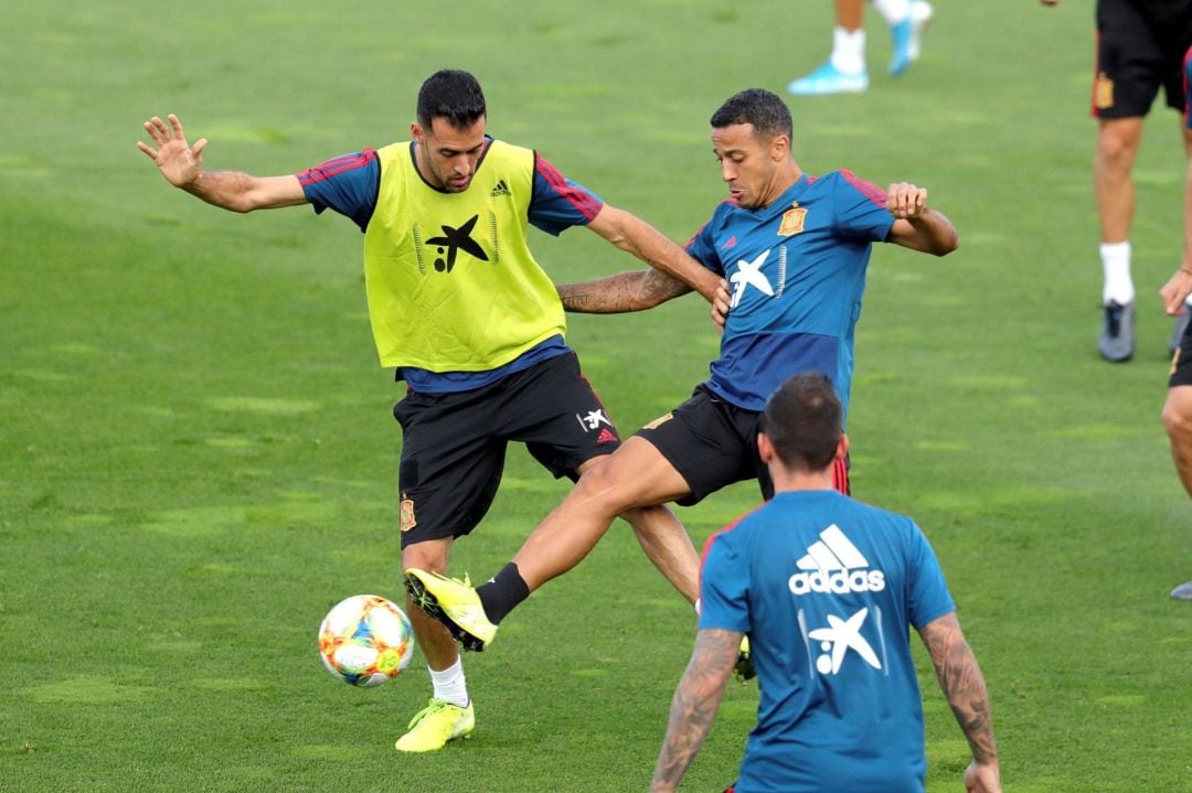 Thiago Alcántara entrema en Las Rozas con la selección