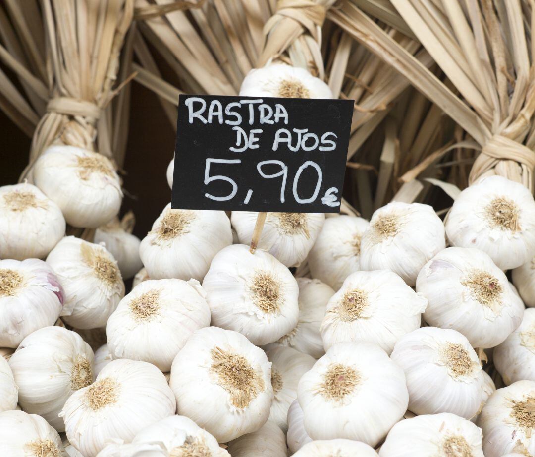 Ajo nacional en un mercado de Logroño (La Rioja). 