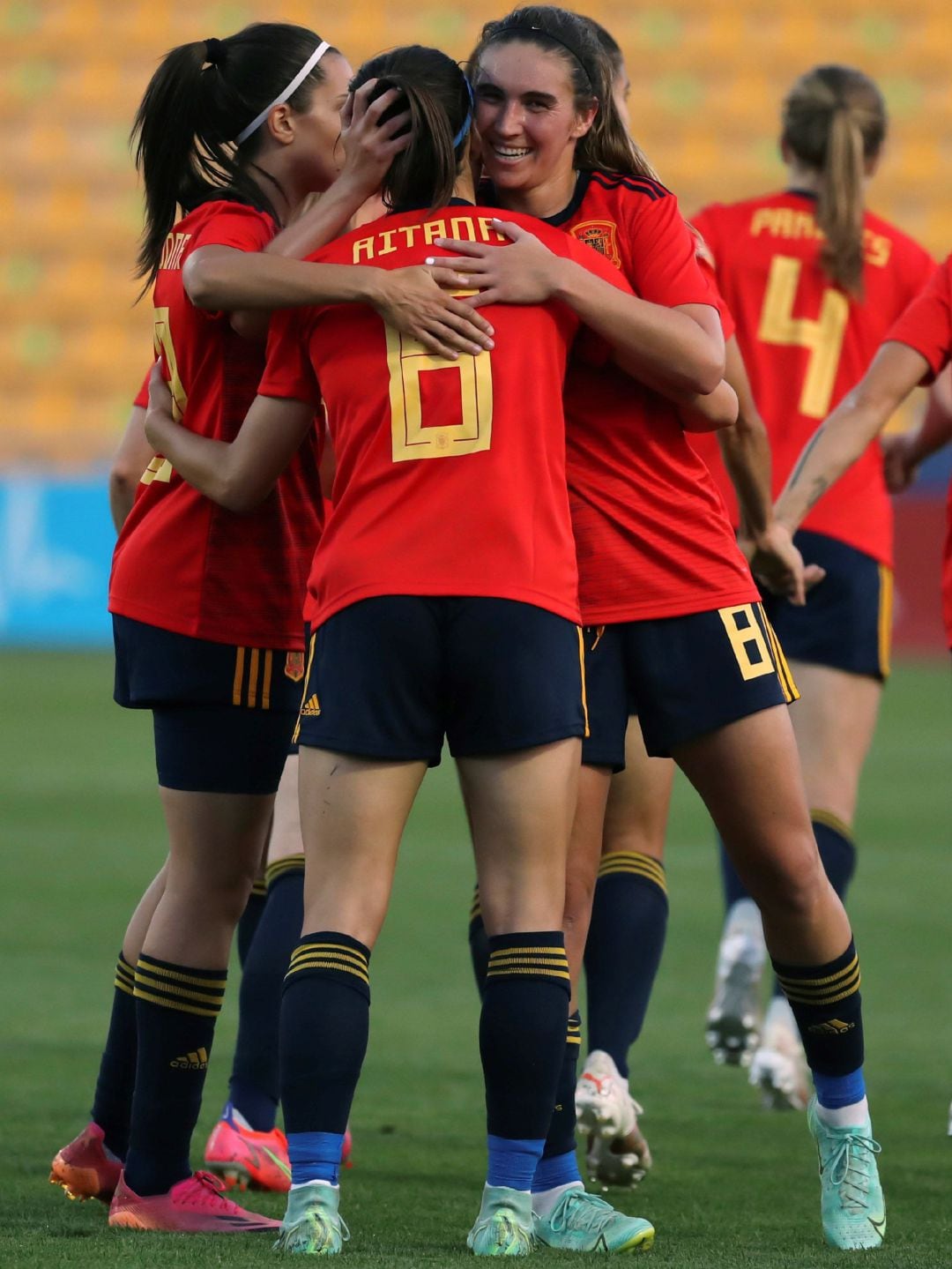 Jugadoras de la selección femenina de fútbol celebrando uno de los goles frente a Bélgica