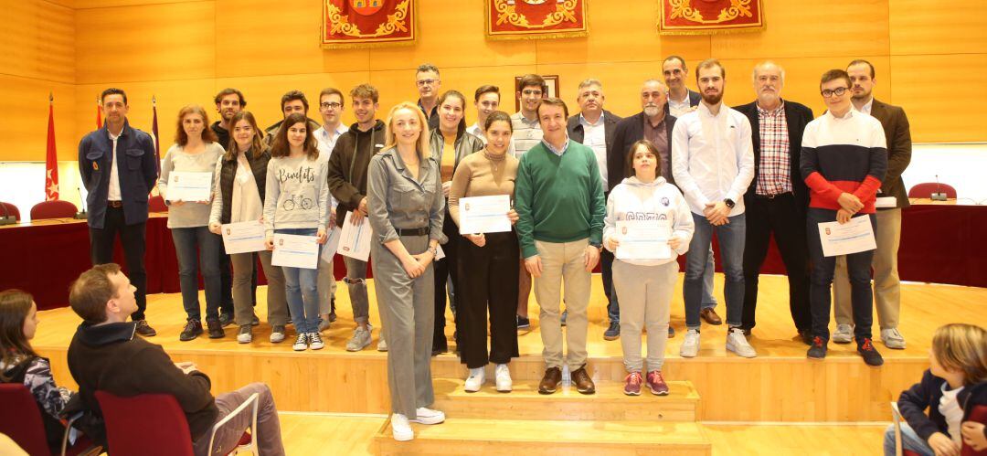 Entrega de premios en el salón de plenos