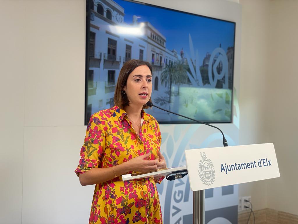 Rueda de prensa de Esther Díez, concejala de Movilidad en el Ayuntamiento de Elche