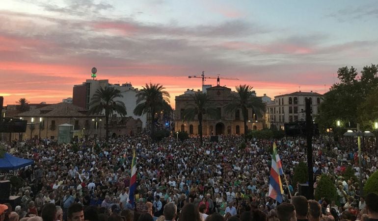 Marcha en el centro de Linares contra el paro en la población