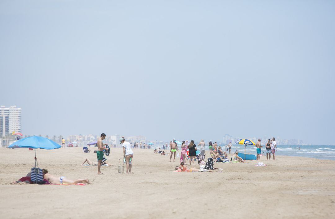 Playa de Gandia durante la fase 2 de la desescalada