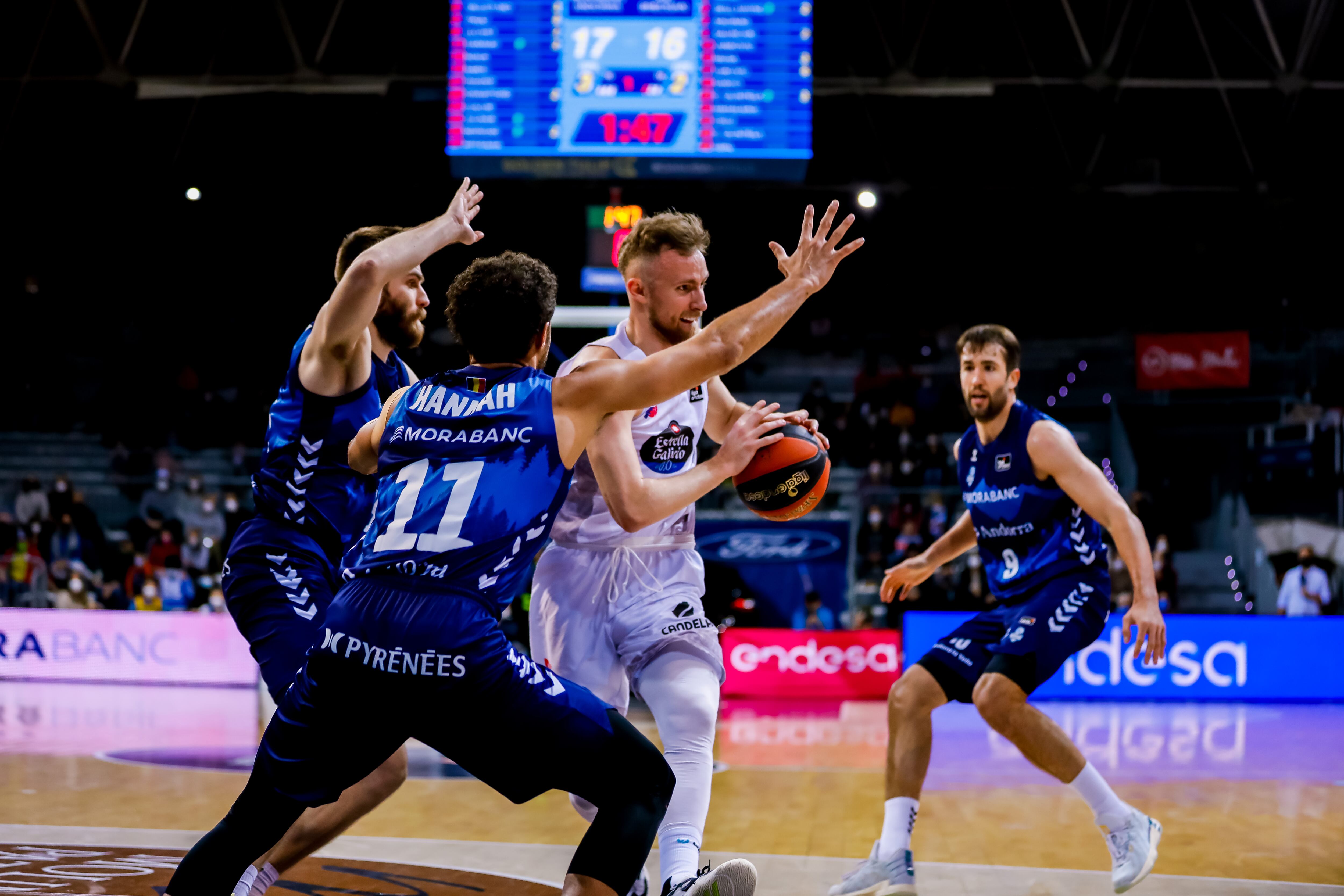 Dzanan Musa davant de Clevin Hannah.