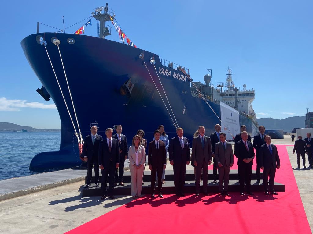 Foto de familia en el Puerto de Algeciras