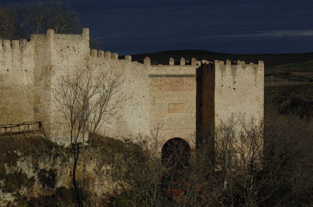 Una de las propuestas permite visitar desde casa la muralla de Segovia