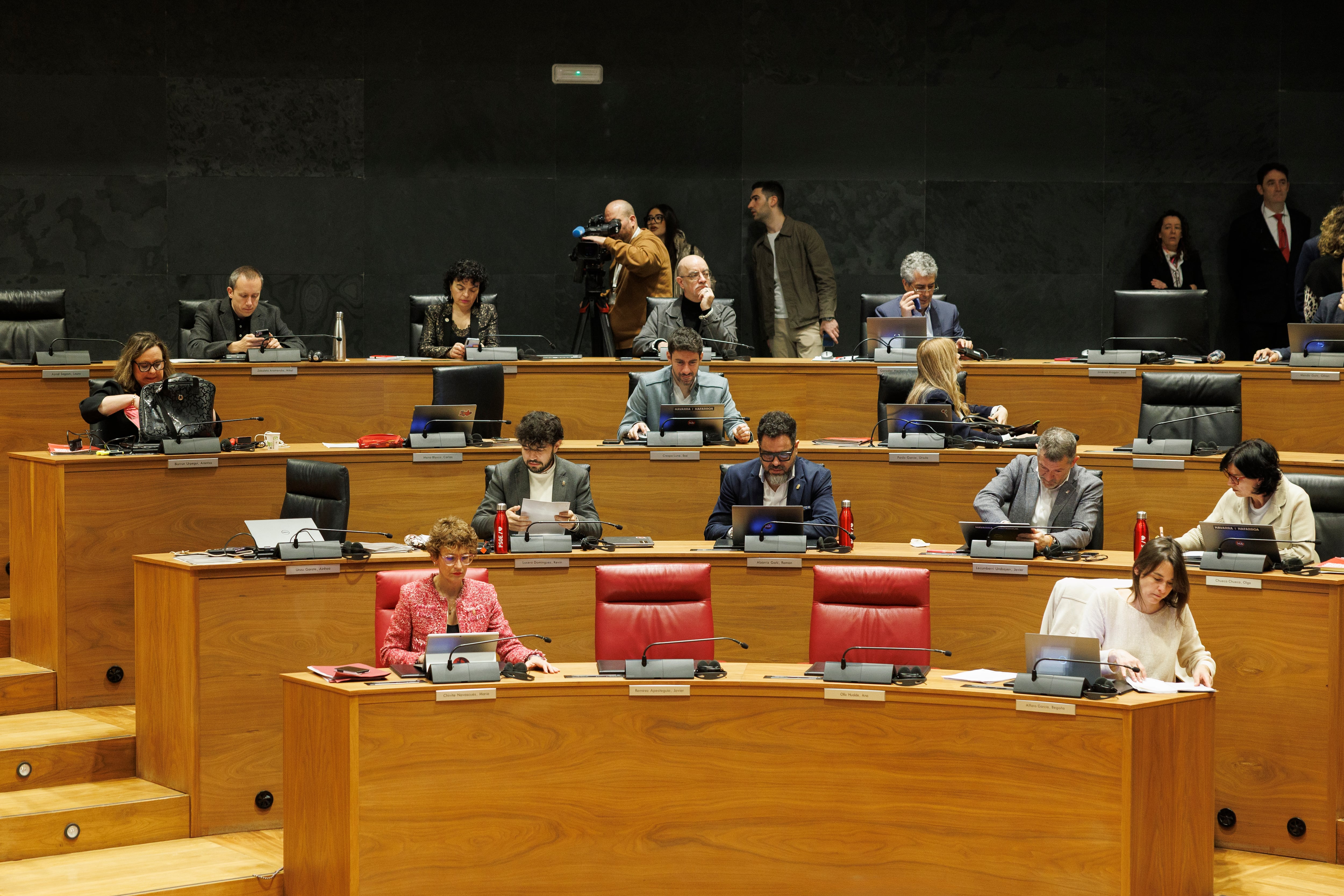 GRAFCAV893. PAMPLONA, 12/03/2026.- El pleno del Parlamento de Navarra este jueves. EFE/Villar López