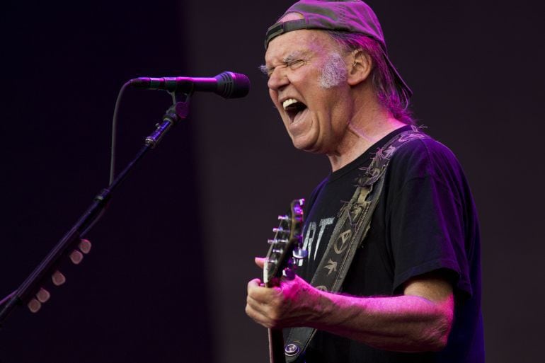 Neil Young, en plena actuación en el Festival British Summer Time en 2014 