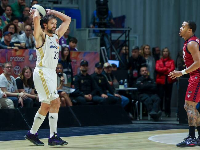 MÁLAGA, 15/02/2024 .- El jugador menorquí del Real Madrid va aportar 13 punts a l'ajustat triomf blanc sobre l'UCAM Murcia a la Copa del Rei i va batre el récord de triples a la competició. EFE/Daniel Pérez