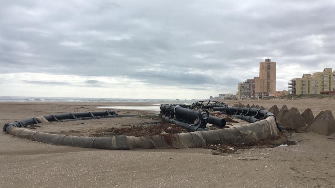 Una de las tres piscifactorías que llegó a El Perellonet desde Sagunto