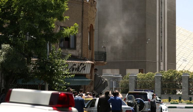 Smoke is seen during a gunmen attack at the parliament&#039;s building in central Tehran, Iran, June 7, 2017. TIMA via REUTERS ATTENTION EDITORS - THIS IMAGE WAS PROVIDED BY A THIRD PARTY. FOR EDITORIAL USE ONLY.