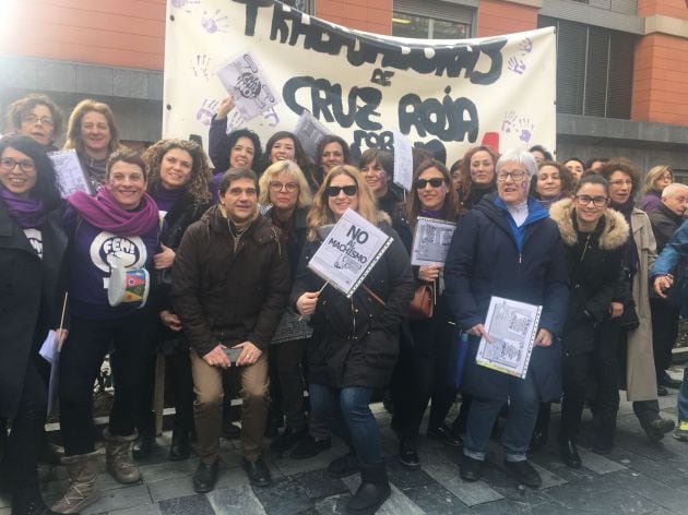 Trabajadoras de Cruz Roja en la concentración de Guadalajara.