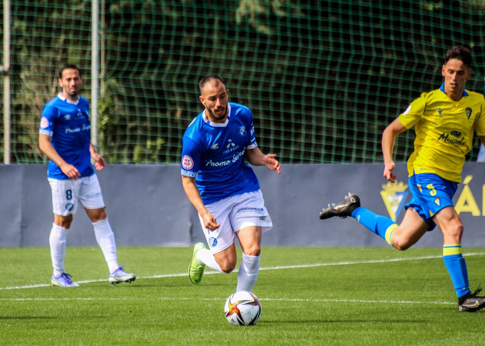 Jacobo durante el partido ante el Cádiz B