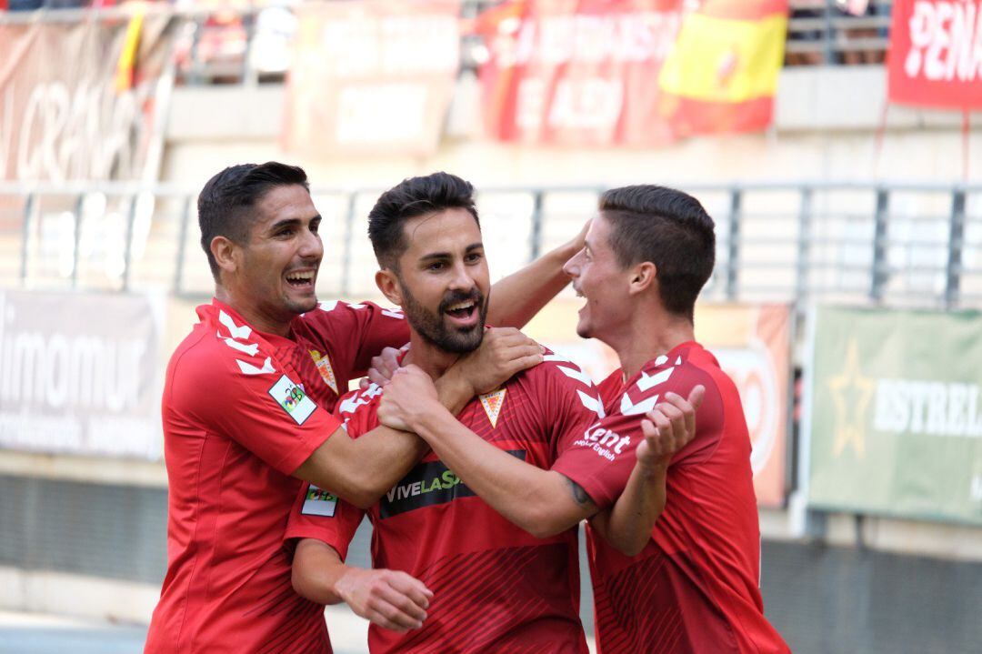 Javi Saura celebra un gol con el Real Murcia