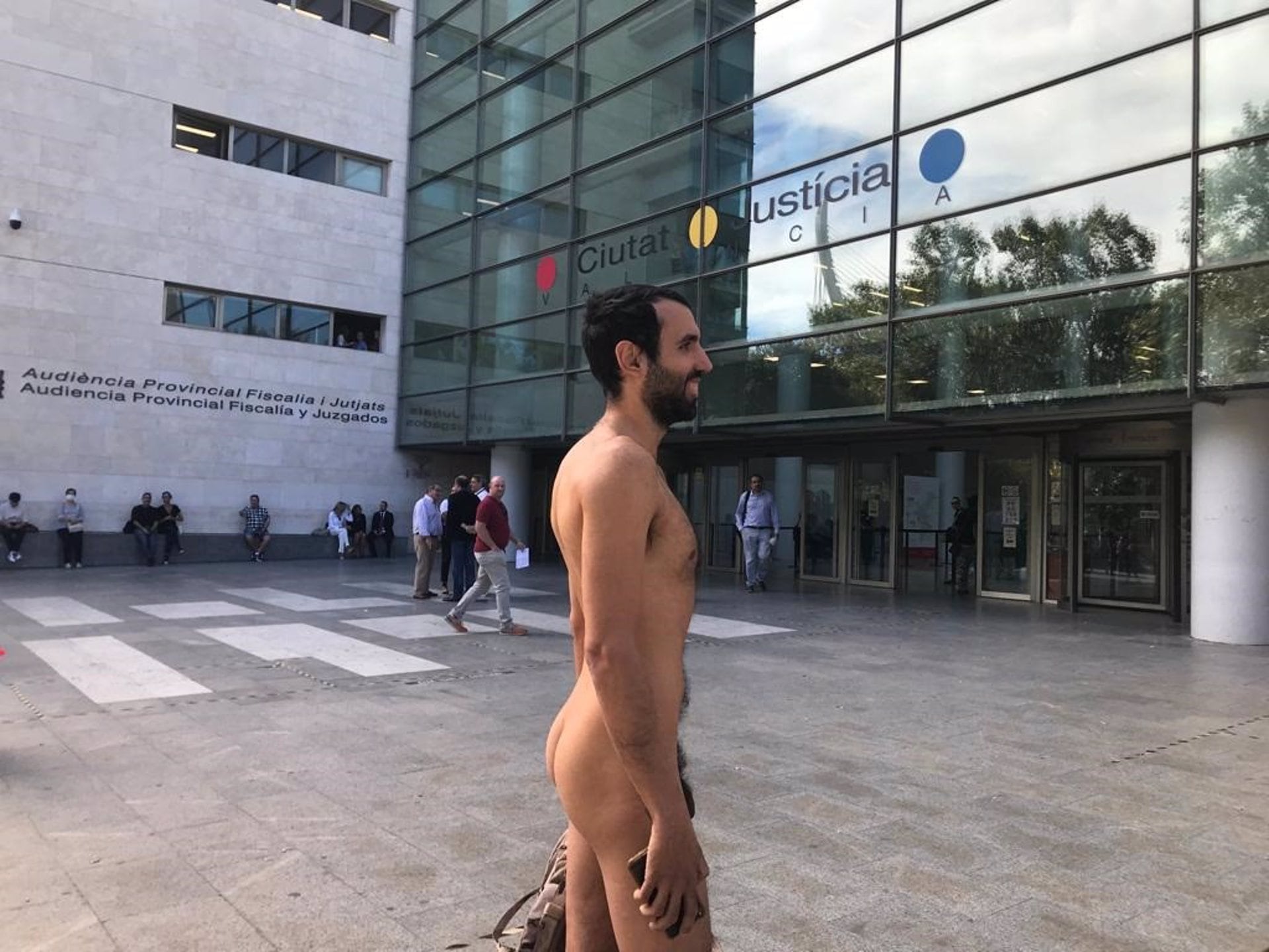 El joven naturista, a las puertas de la Ciudad de la Justicia de València en una imagen de archivo