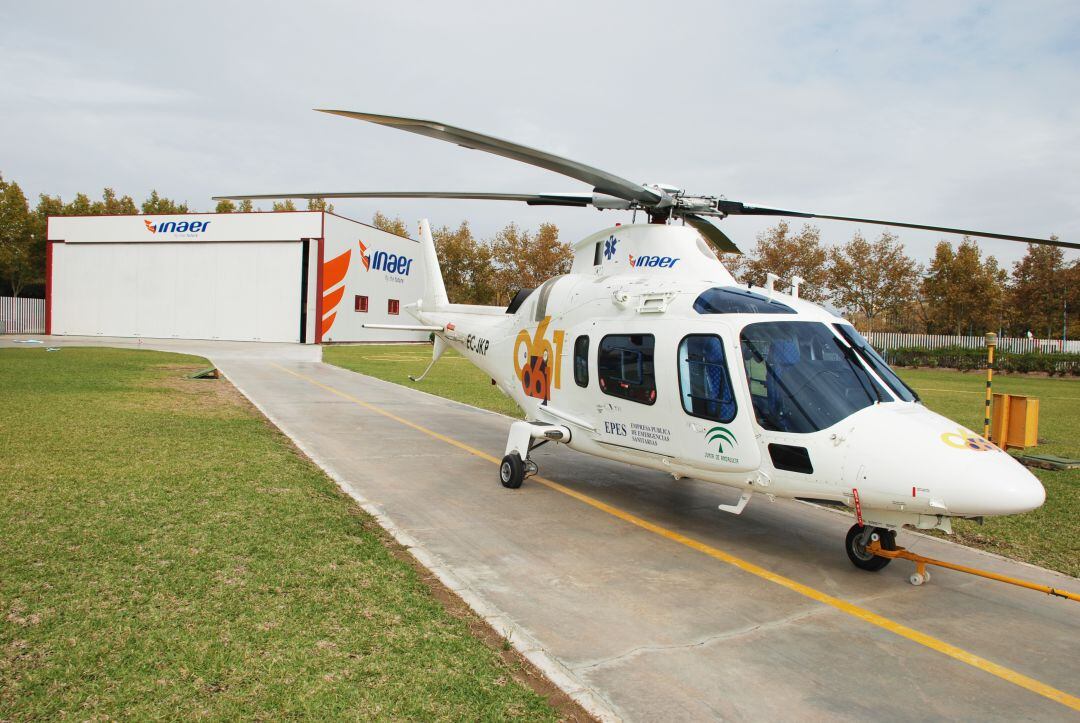 Un helicóptero del 061.