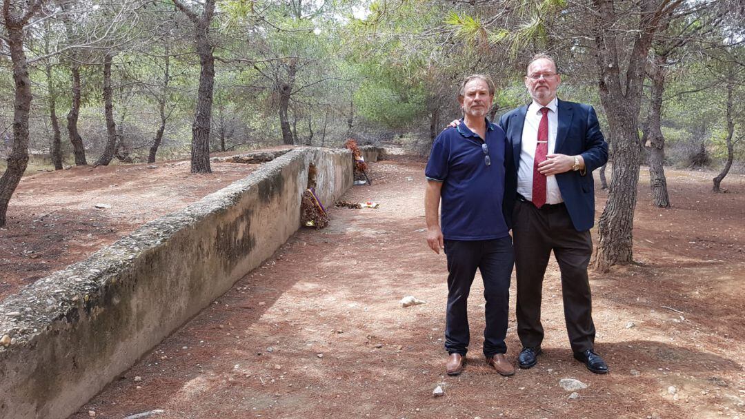 Juan Luis y Francisco Sanz Martínez han visitado hoy el conocido como &#039;Paredón de España&#039;, donde se fusiló, durante el Franquismo, a cerca de 2.000 personas