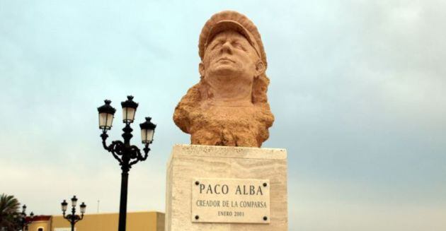 Busto de Paco Alba, en su ubicación actual