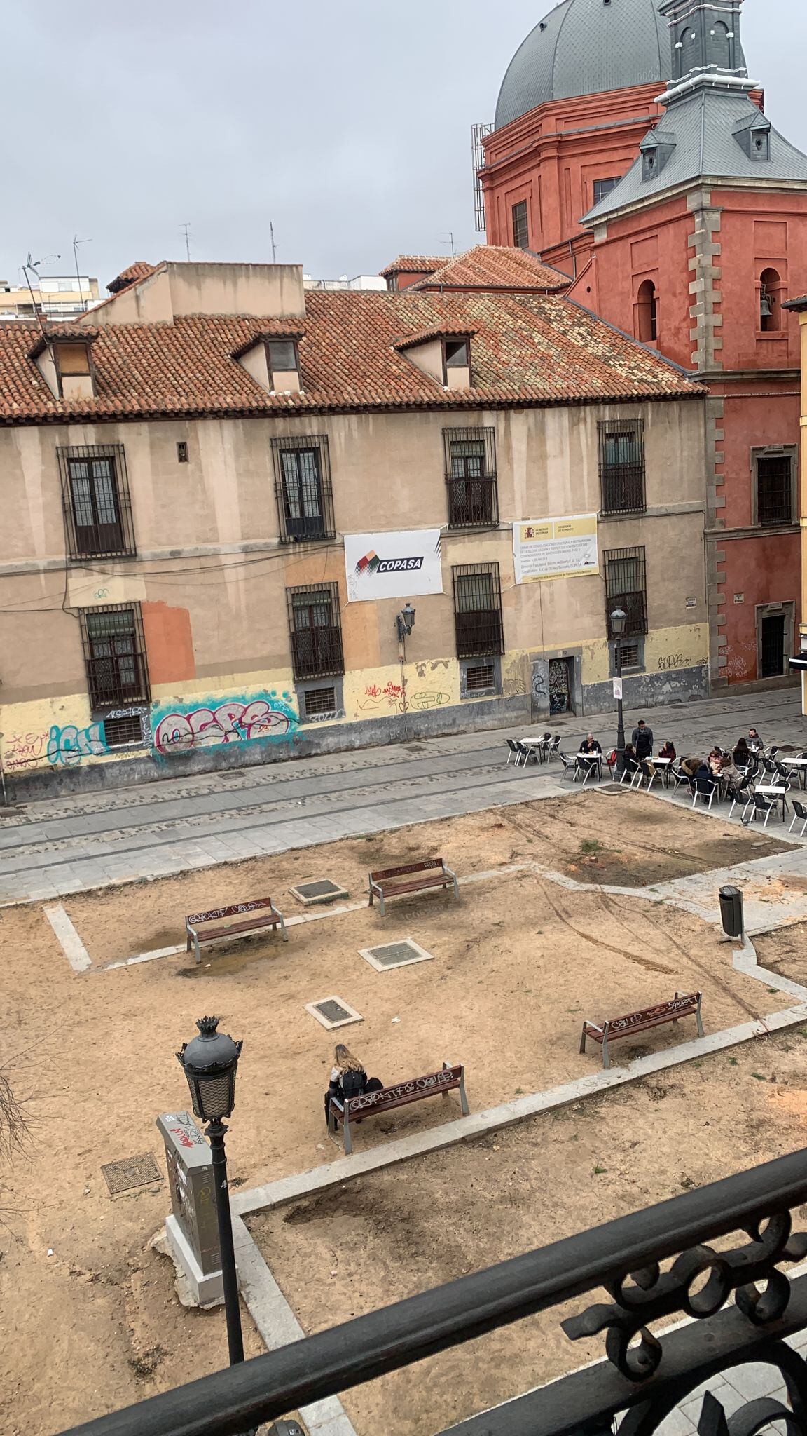 Imagen de la Plaza de las Comendadoras, en Madrid, tomada este lunes por parte de una de las vecinas de la zona