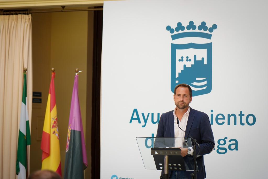 Luis Verde, concejal de Educación y Juventud, en la presentación de la iniciativa 'DesenREDate'