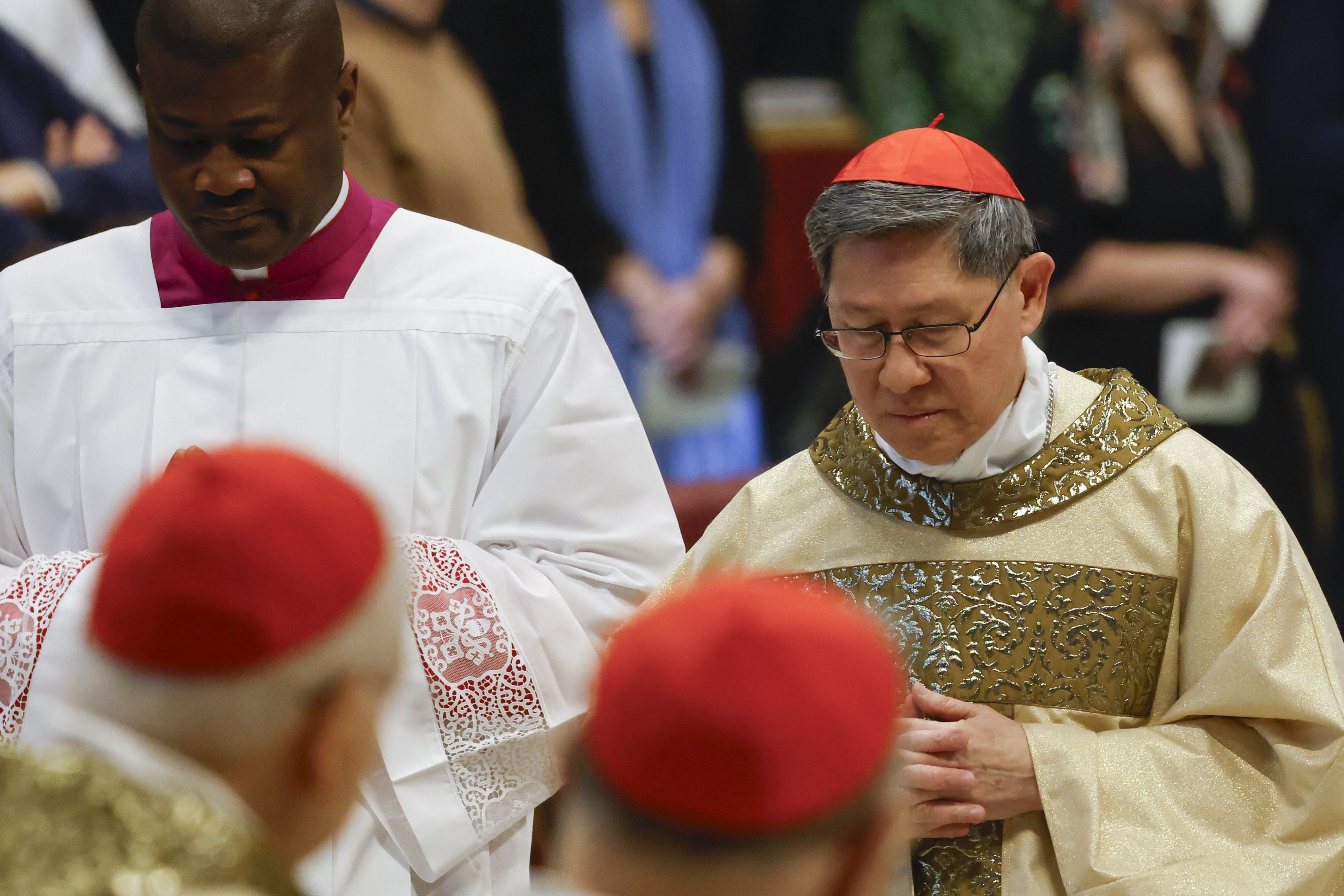 El cardenal Luis Antonio Tagle durante la misa del Día de Reyes de este año en el Vaticano