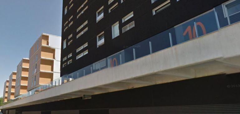 Calle Yedra en la ciudad Toledo. Uno de los bloques de viviendas sociales de la Junta donde se han remitido las cartas por impago 