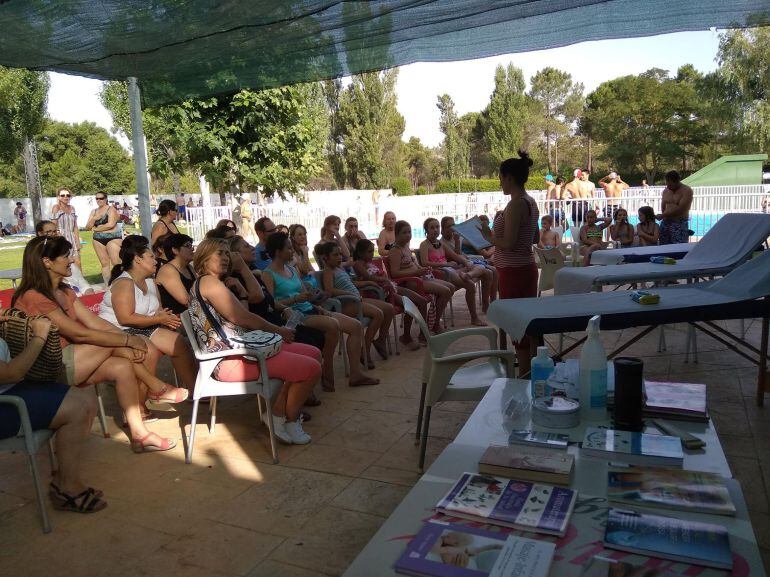 Participantes en el último taller de la Bibliopiscina