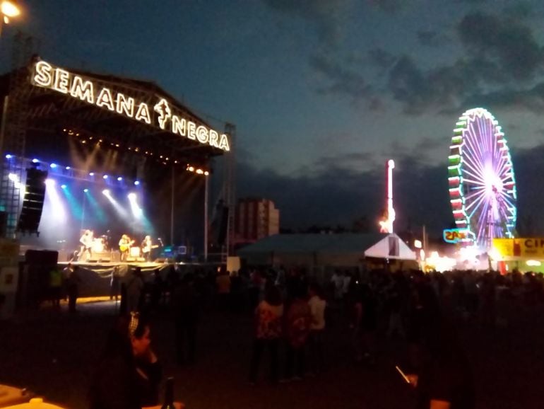 Escenario de conciertos de la Semana Negra.