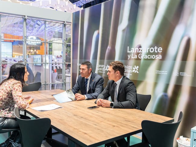 Lanzarote lidera la sostenibilidad turística con alianzas internacionales y acciones innovadoras.